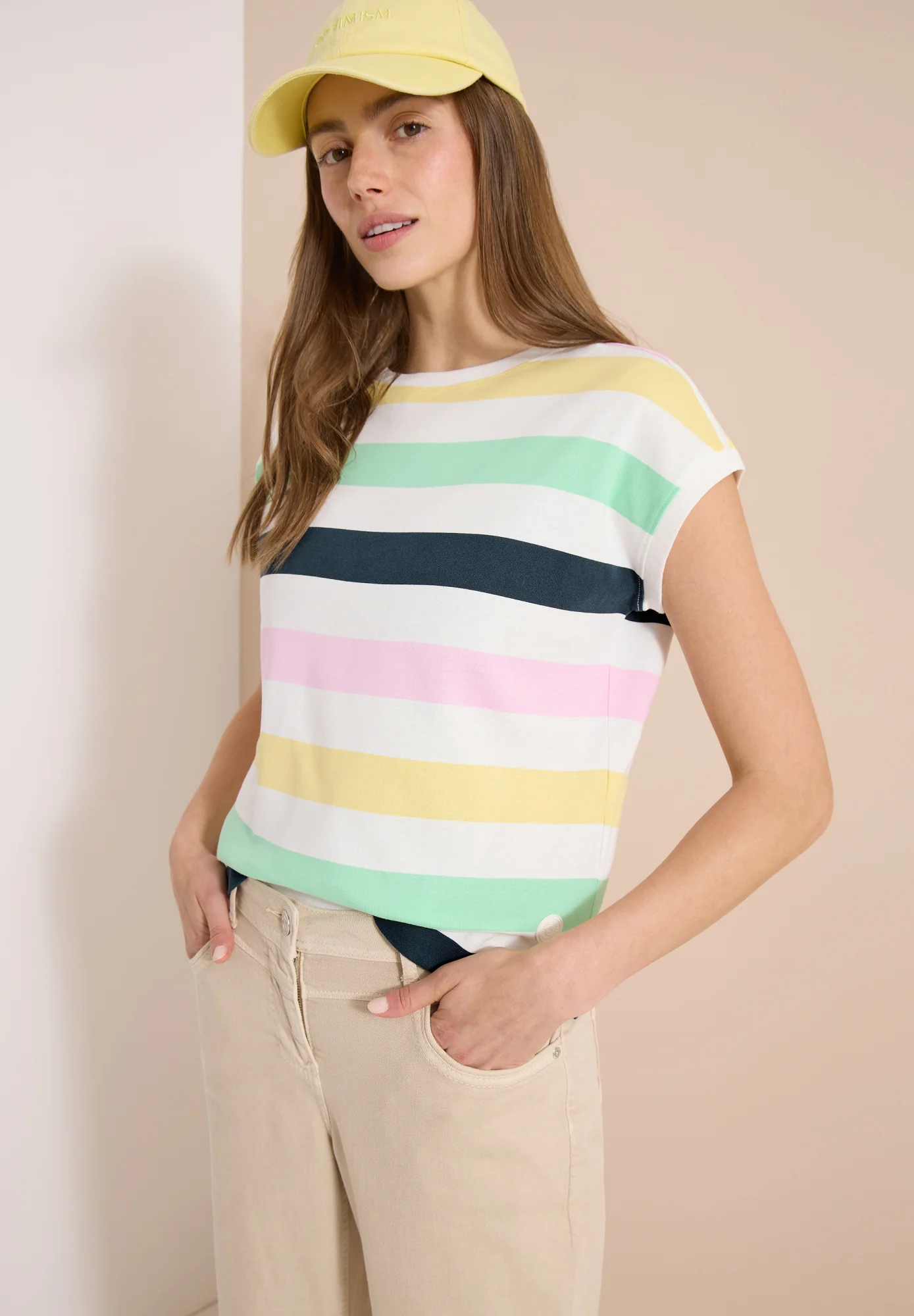 T-Shirt mit Multicolor Streifen - Image 2