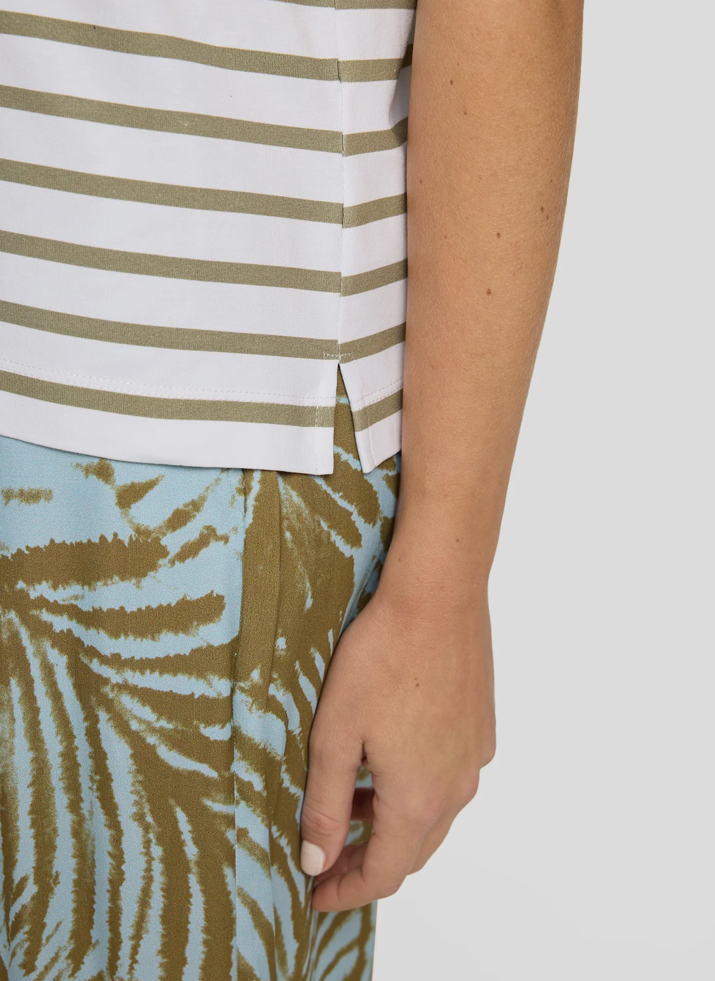 T-shirt "Tropic Glam" - Image 2
