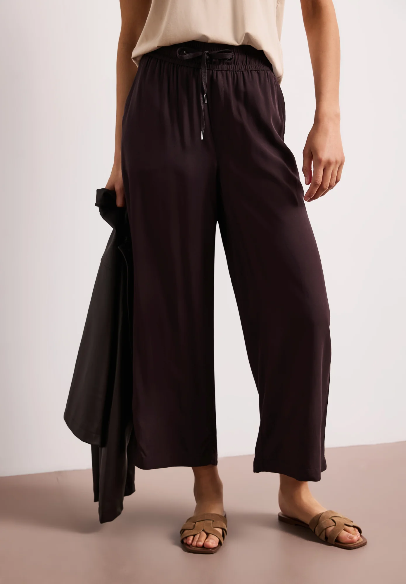 High Waist Wide Leg Hose - Image 7