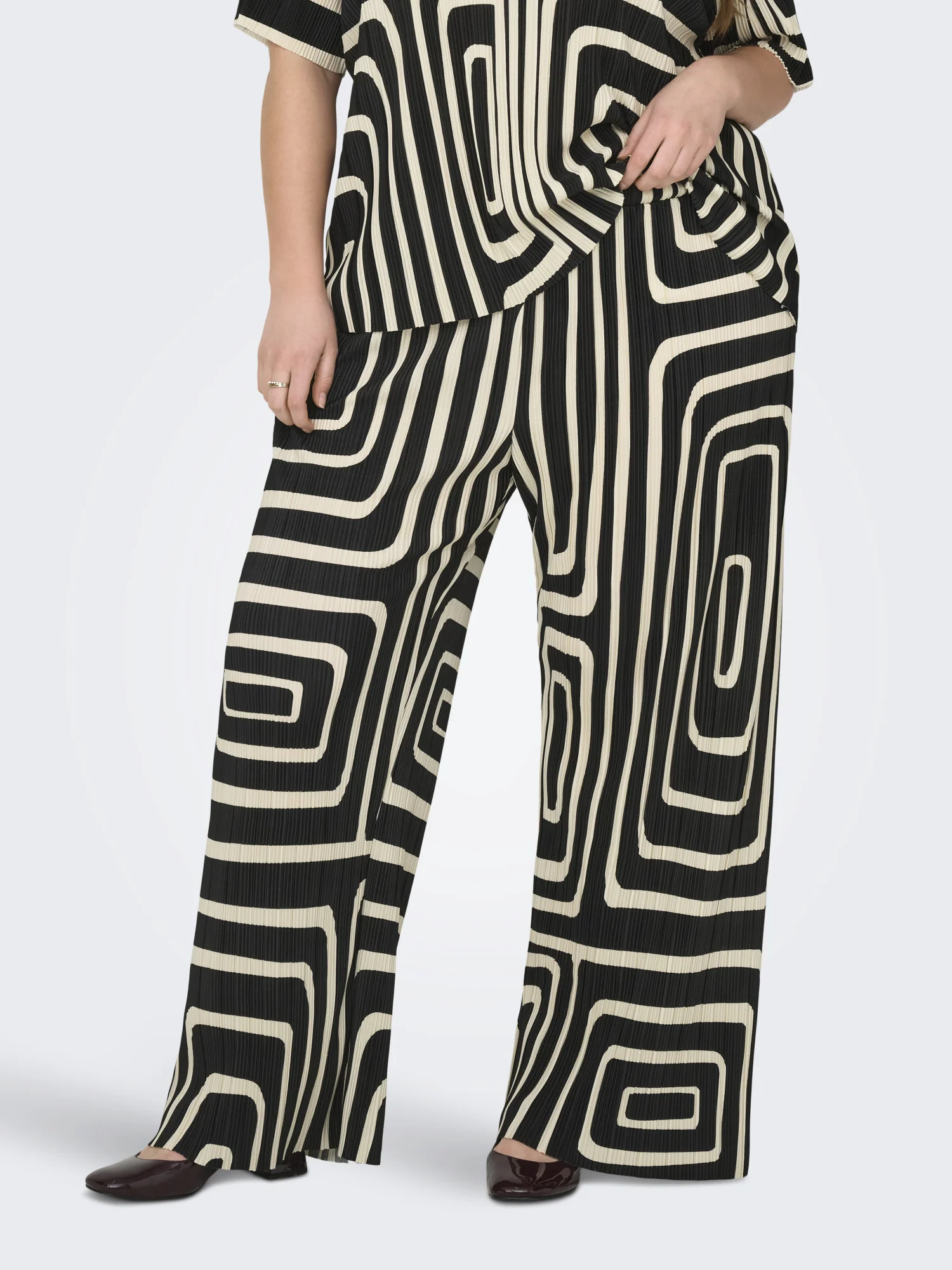 Hose - Image 2