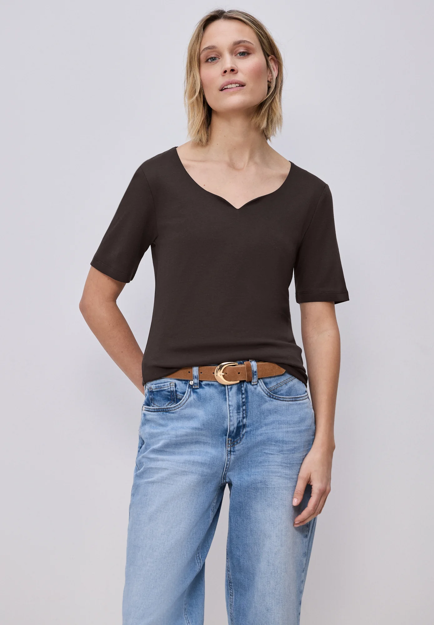 T-Shirt mit Herzausschnitt - Image 10