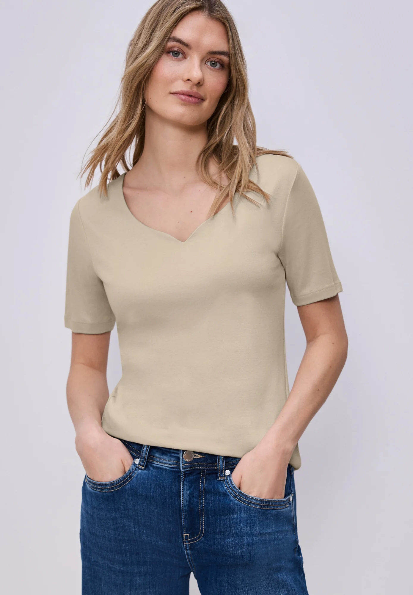 T-Shirt mit Herzausschnitt - Image 8