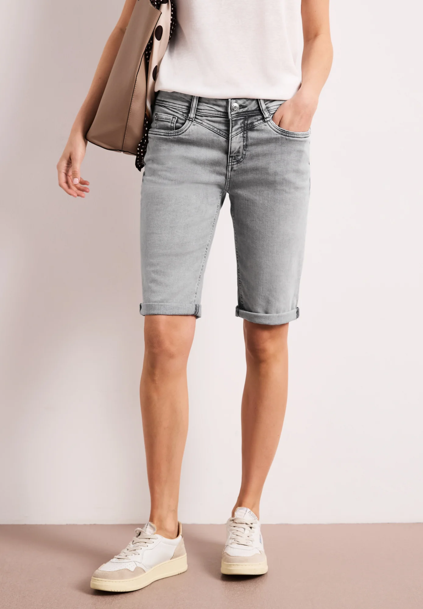 Slim Leg Bermuda mit Turn-Up-Detail - Image 2