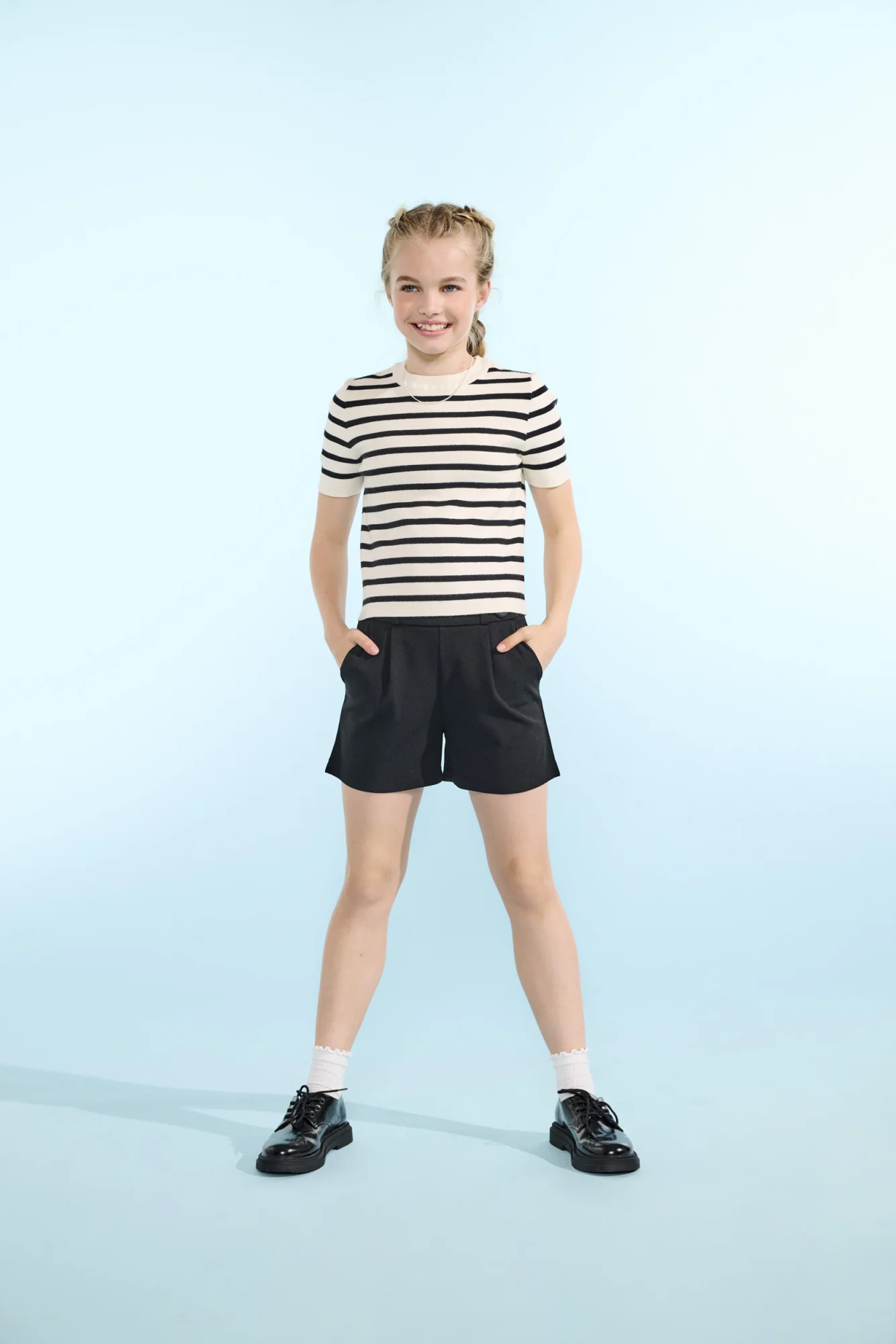 Kurze Hose mit Zierknöpfen - Image 5