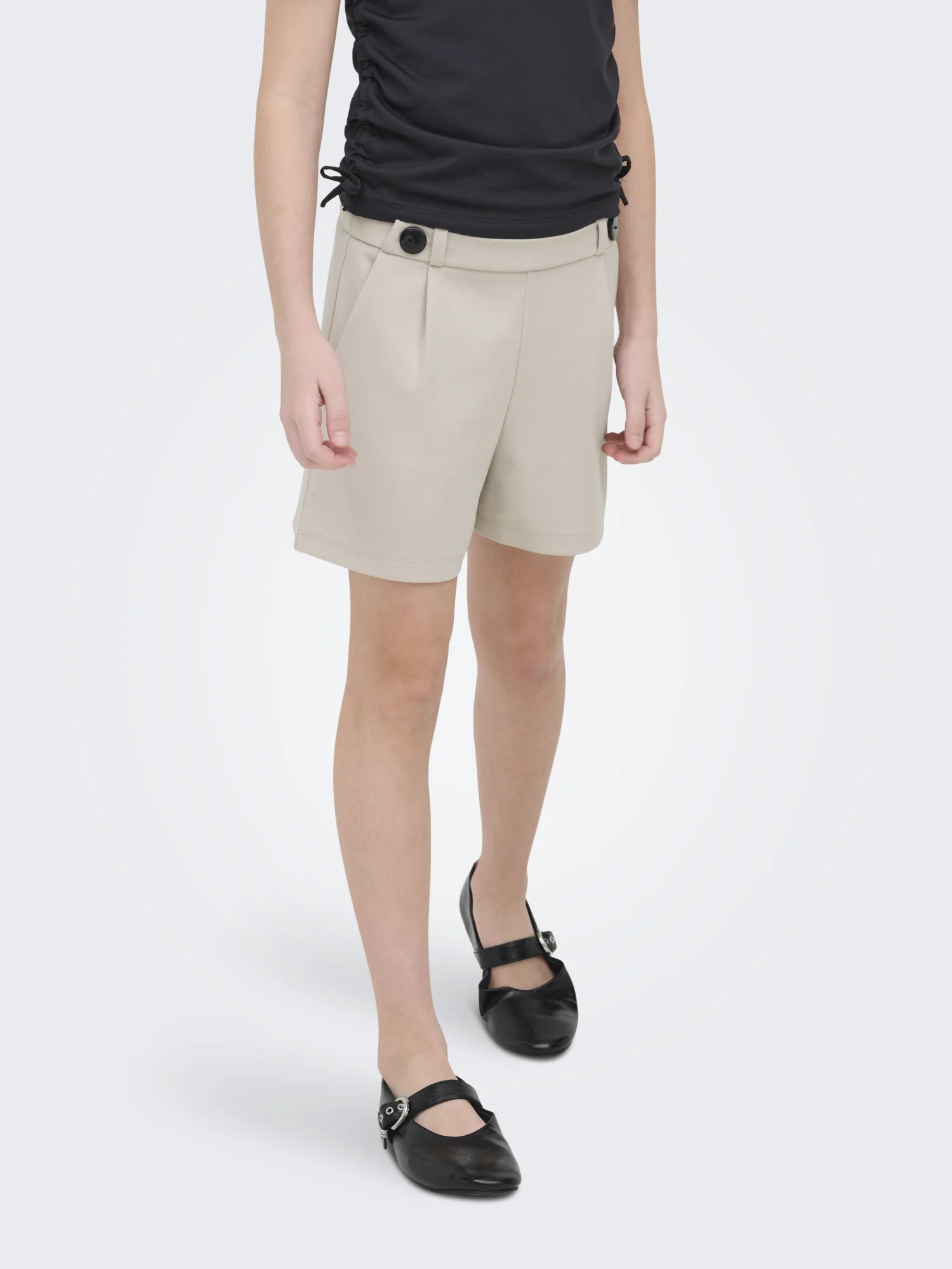 Kurze Hose mit Zierknöpfen - Image 6