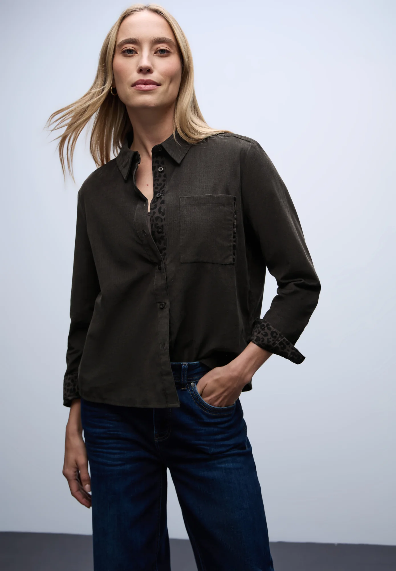 Cordbluse mit Tapedetails - Image 4