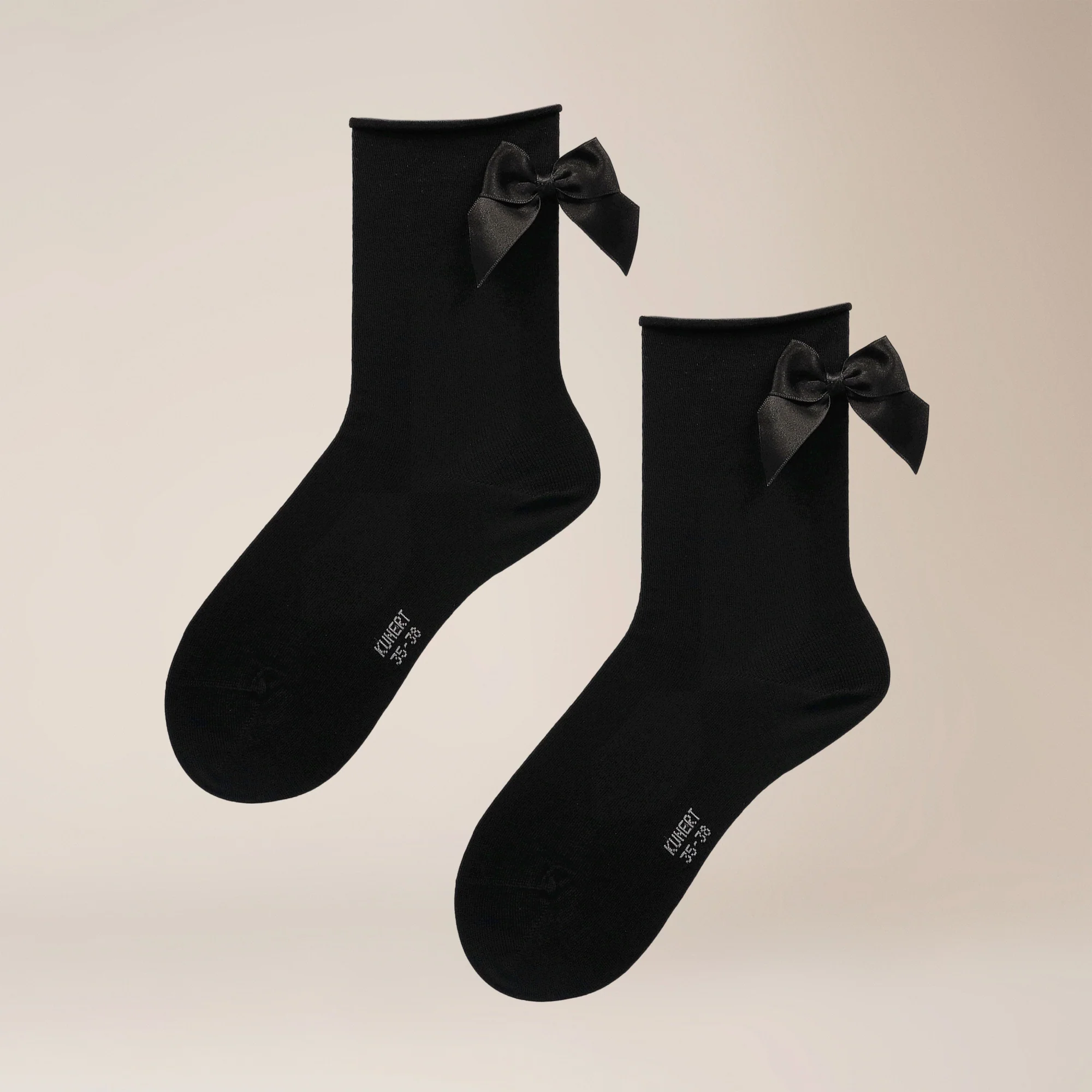 Socken mit Schleife hinten