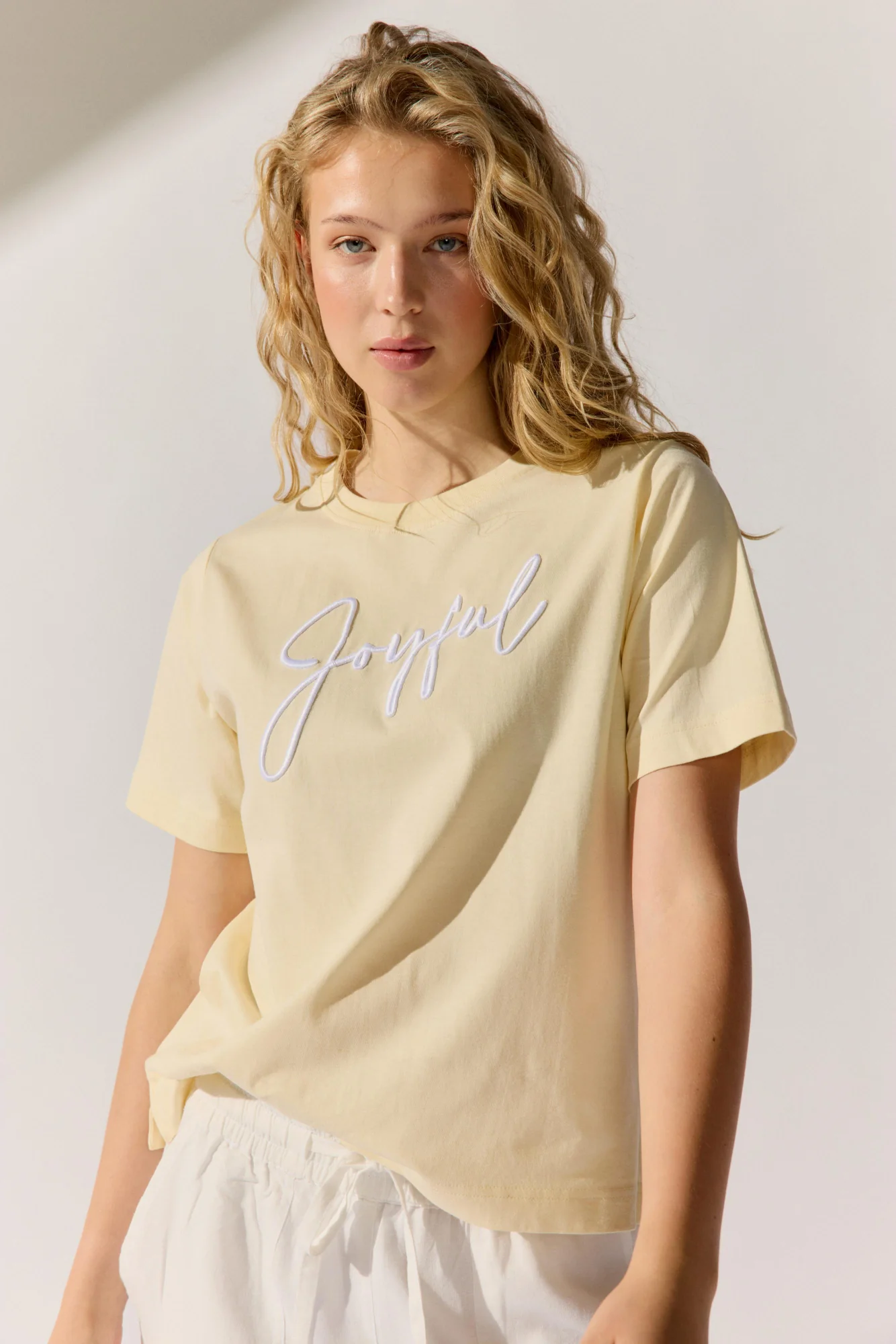 T-Shirt "Joyful" - Image 4