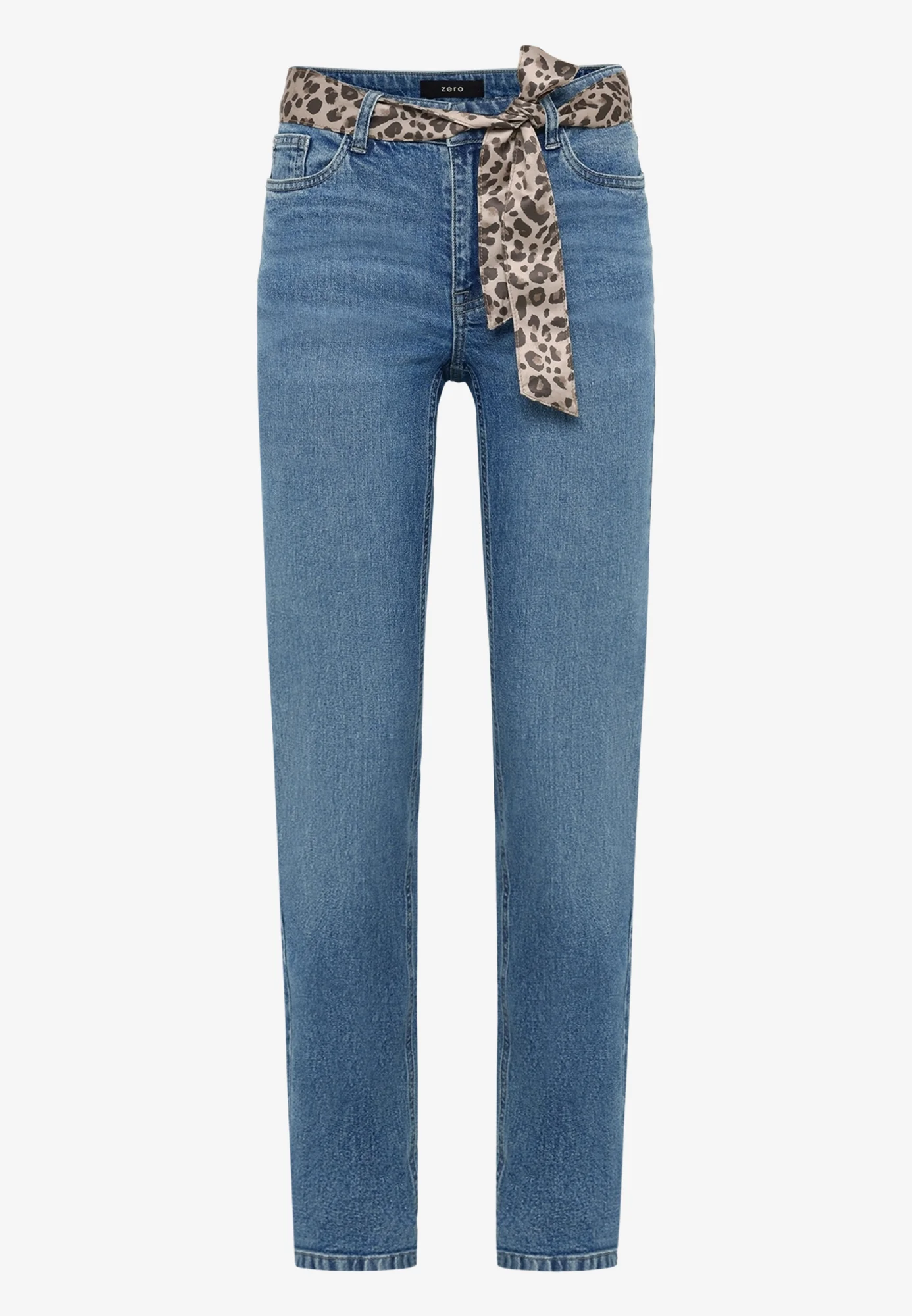 Jeans mit Leo-Gürtel