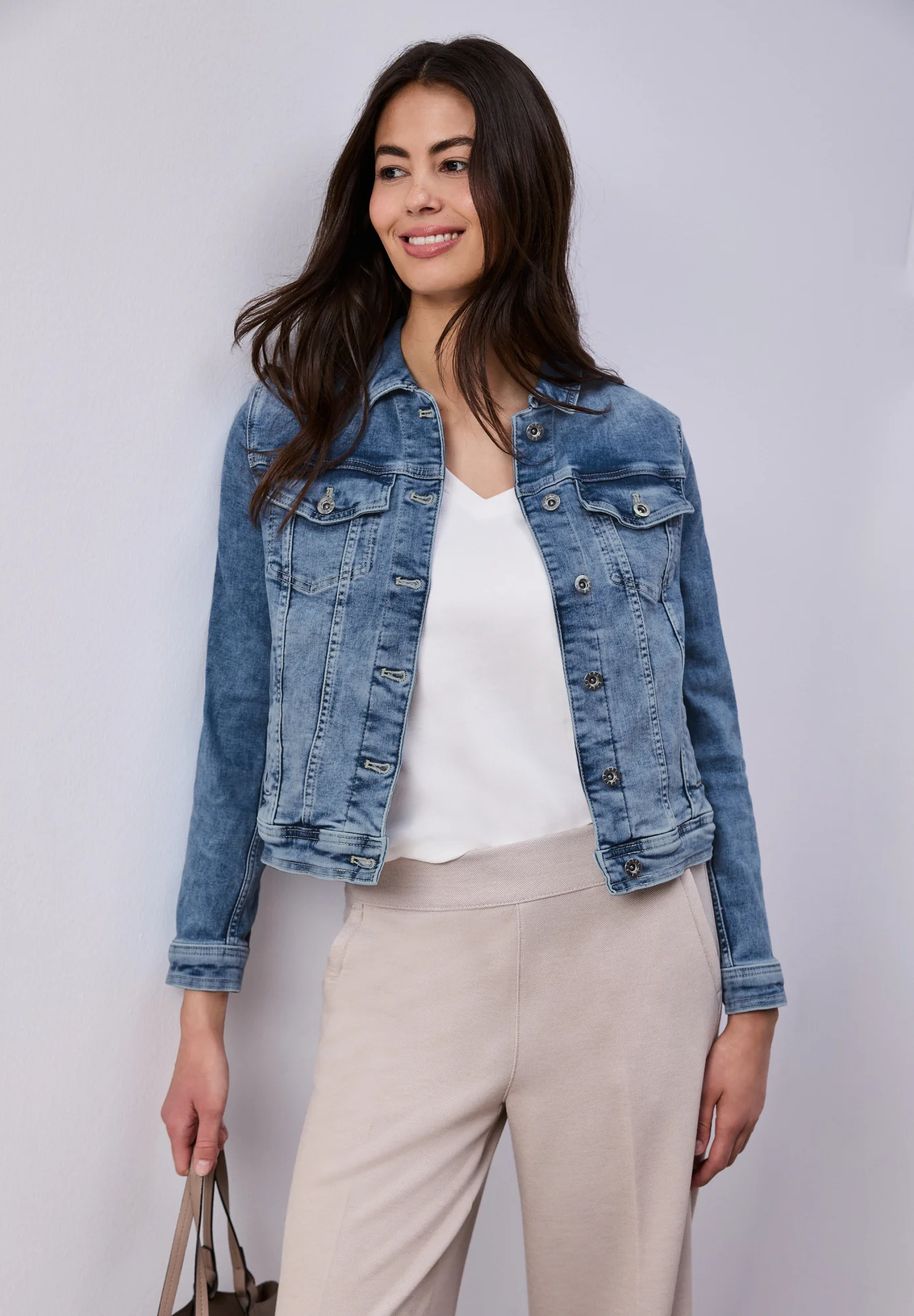 Jeansjacke mit Brusttaschen und Knöpfen - Image 2