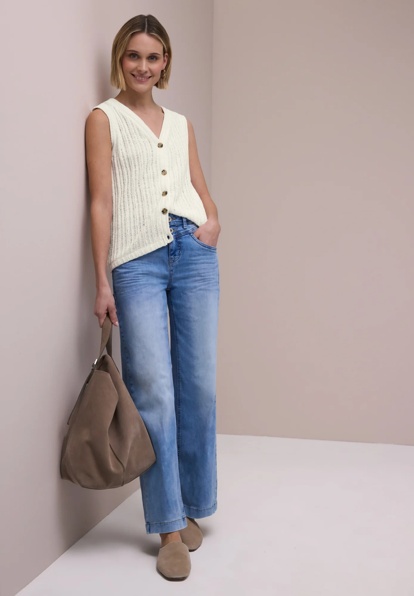 Weste mit V-Neck und Knopfleiste - Image 4
