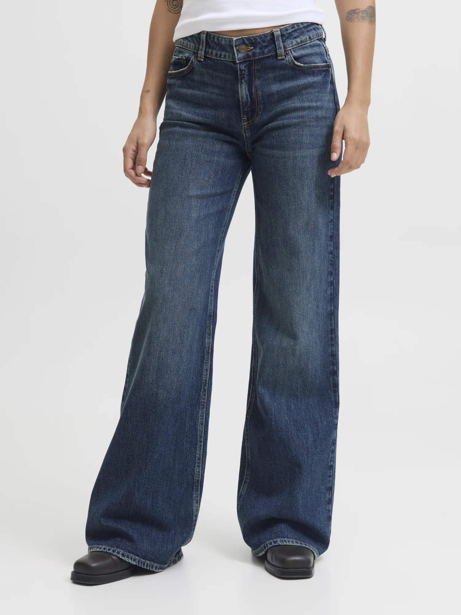 Flared Jeans - Image 2