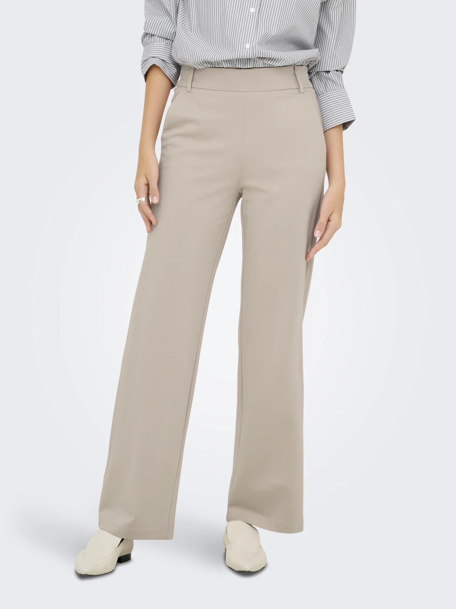 Stoffhose mit weitem Bein - Image 3